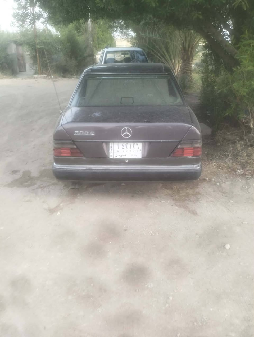 مارسدس دب موديل ٩٢ رقم بغداد وكاله عامه بسمنه تريد مداور الوكاله ربط مصوغه جماليه لون مميز صدر الحمام مكفوله ماعدا الصبغ مكينه وكير فيفتي توها مشدوده  بريد طخم تاير حداديه باتري جديد كشن جلد لايت زنون فتحه طكتين بيها بعد مواصفات شرط كاذب عليها ألف ترايك وين ماتريد بيع اومراوس حسب القناعه السعر ٨٠ تلفون ***********
