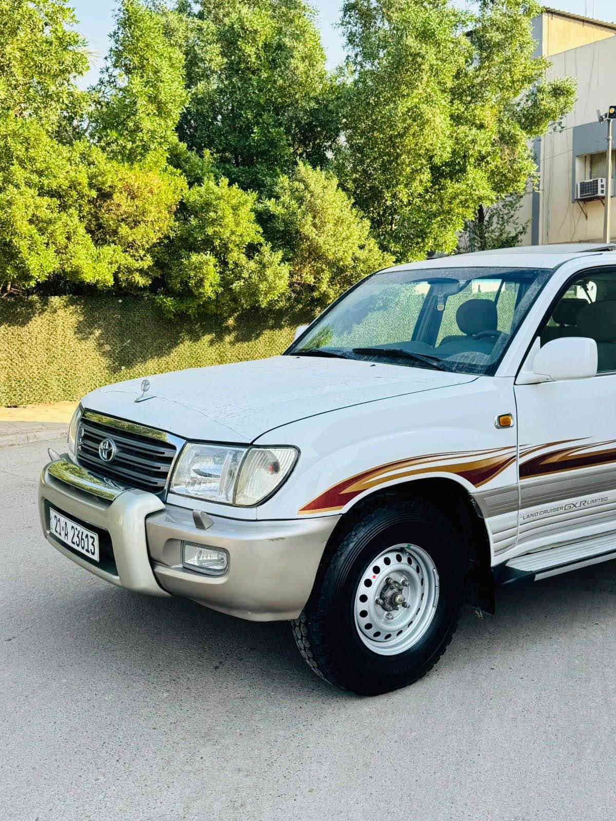 سلام عليكم للبيع لاندكروز 2005 كفاله عامه عده شويه بارد بين البابين وشويه صبغ بل بنيد شبر فقط
السياره جديده بمعنى الكلمة ماشيه 233الف حقيقي
كير محرك صدر تخم تاير تبريد جيد جدا 
السياره جديده منل داخل ومنل خارج فول مواصفات 
فتحة سقف شاشه صاج دبل تانكي فورويل ابريم ام الطفايه 
رقم سليمانيه تحويل مباشر السعر 190ورقه وبيها مجال
عنوان بغداد للاستفسار ***********1 بغداد
