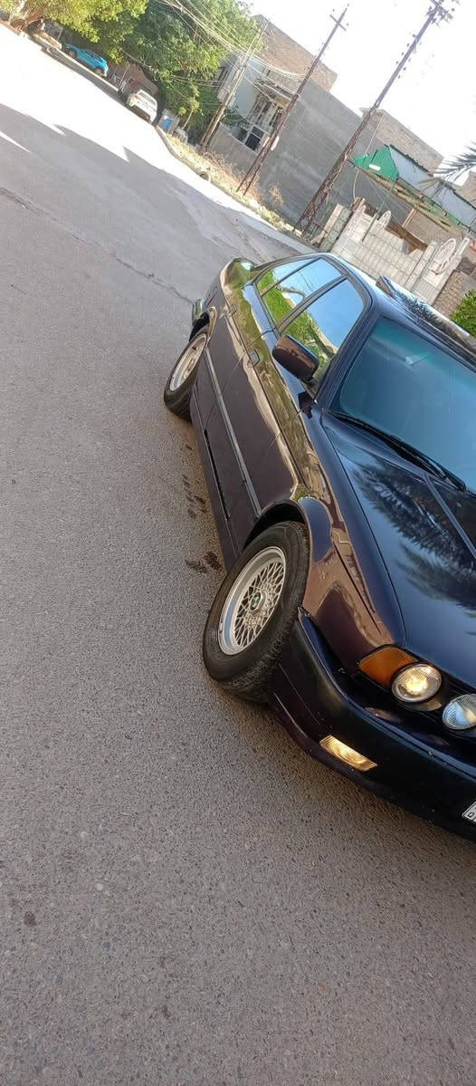 سلام عليكم بيم دبليو للبيع حجم 525 كير عادي سياره كير محرك تبريد مكفولات سياره احلى من صور سياره فول مواصفات سياره مكفوله من ضربه سياره باسمي تحويل ثاني يوم سعر سياره 55وبيها مجال مكاني بغداد كاظميه رقم الهاتف *********** خطي ثاني ***********
