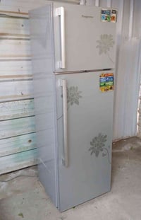 ثلاجة ١٢ قدم • مع عربانه • حي عداي