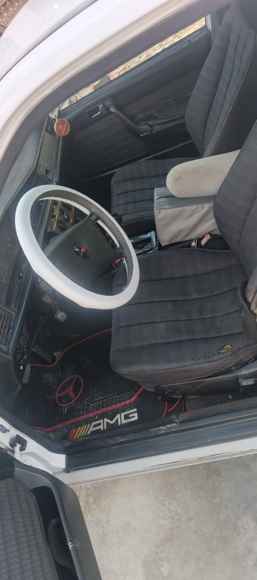 مرسيدس 190 طيارين موديل 1993 وارد يابان رقم اربيل دولي شرط التحويل او الوكاله وكاله عامه باسمي قواعد دبلات وشواصي بلادد

سيارة بيهة قطعه صبع وتكحيلات بسيطه والباقي بلاد
 
محرك كير ونجي شرط 

صدر خلفي امامي جديد 
كهربائياتها كلها شغاله
تبريد ثلج 
سنتر لك ريموت 
تخم تاير جديد 
شاشه وكامرا 
مواصفات آخر...
ديالى الخالص او بعقوبة
السعر ٥٨ بيهة مجال
***********
***********
