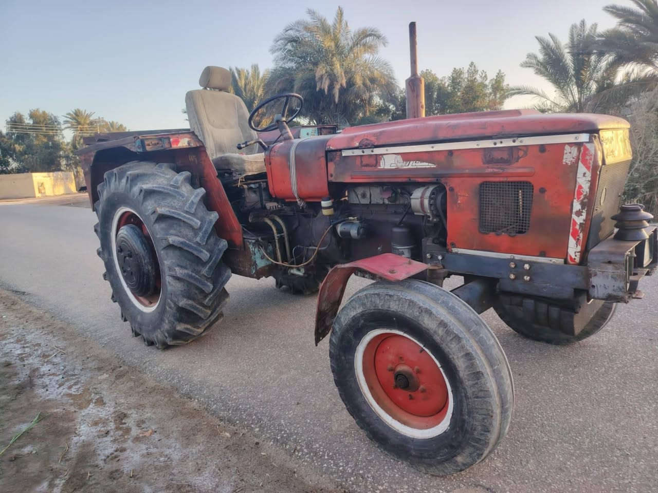 سلام عليكم مكينة عنتر البيع موديل 90رقم وسنوية ومداور مكينة جاهزة من كير وبم ومحرك وجهاز رفع وباور وباتري تخم تاير جديد وتخم ثكال خلفي امامي مكينة جاهزة نكرة سلف مع عربانة سكندرية لاتصال على الرقم ***********مكان ديوانية غماس
