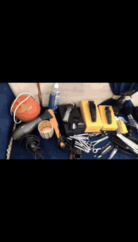 السلام عليكم غراض حلاقه كامله مثل ما موضح بصوره السعر 200 قفل رقم آلتصال *********** أو وتساب
