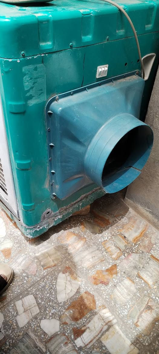 السلام عليكم مبرده حجم وسط كامله ومابيها نقص حلفات جديده واتربم جديد للبيع السعر ٧٥ الف مكاني الزعفرانيه
***********
