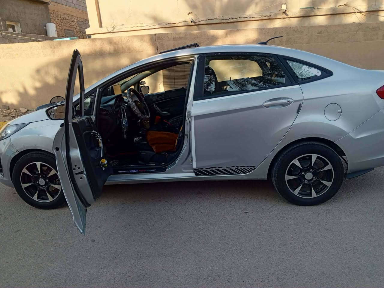 سلام عليكم فورت فيستا موديل 11 كير ومكينه كورله مكفولات تتفئه تبريد كهربائيات كلها شغاله دواخل جديده بيها طخه بالبنيد وجالغ بدون اي دواخل سياره بلاديه شواصي لفود تكم حوض مكفلات تخم تاير ويل كب سياره متعوب عليها للبيع او مراوس حسب القناعه السعر 65 وبيها مجال مكاني اطراف بغداد ***********/***********
