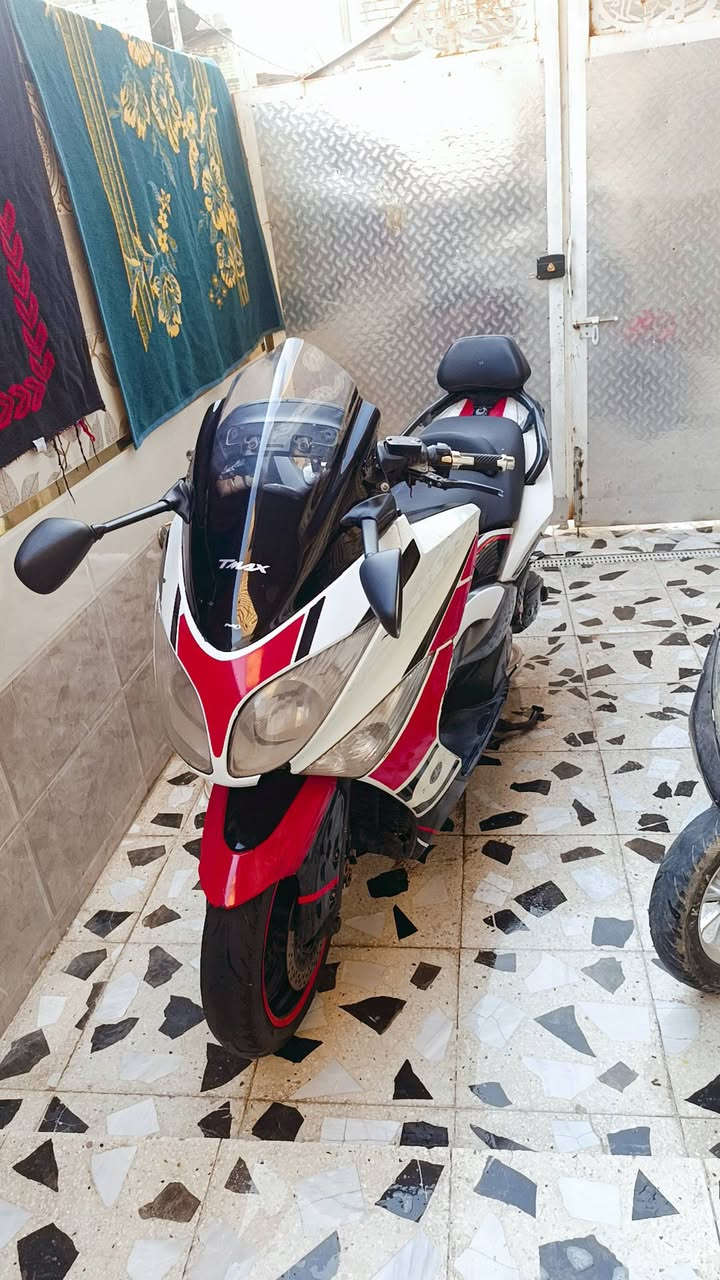 سلام عليكم تي ماكس لبيع خمسينيه 2011 سعر 3ملاين وربع بيه مجال حق جيه وهاذ رقمي ***********
