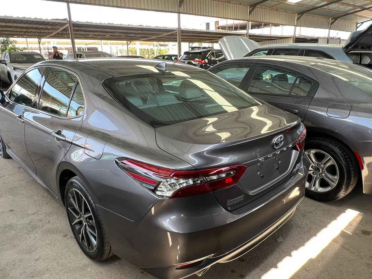 كامري هايبرد 2022 فئة XLE
رقم بغداد 
ماشيه 46 الف

المواصفات

بصمه 
تحكم ستيرن فول
مقاعد كهرباء
مقاعد جلد ابيض
شاحن واير لس
شاشة 
هاند بريك كهربائي
كامرة خلفية
مثبت سرعة
رادر امامي+ جانبي + خلفي 
لايت زنون
حاجب ال اي دي
اشارة جانبية
بصمة تشغيل
مقاعد تدفئة
ستيرن تدفئة
حساسات خلفيه
هاند بريك بصمة
تحكم سرعة
تحكم مسجل
اوامر صوتية
تبريد خلفي

ضررها واضح بالصور (بدون ايرباك) جميع الايرباكات سليمه
السيارة كامله مكمله بدون نقص
السعر 195 $ وبيها مجال قليل
للاتصال ***********
