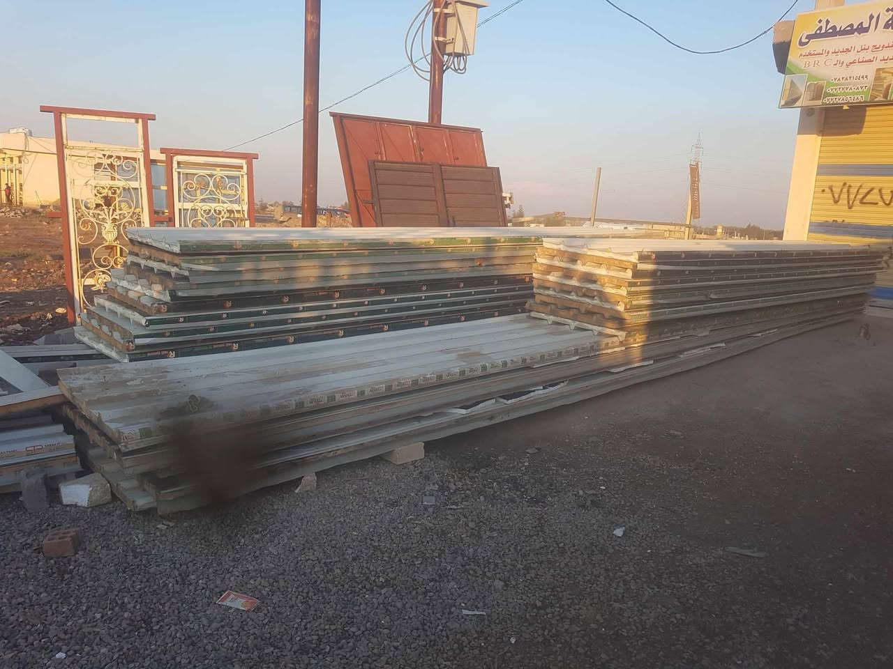 يوجد #سندويش مستعمل وجديد 
#ديالى ***********
