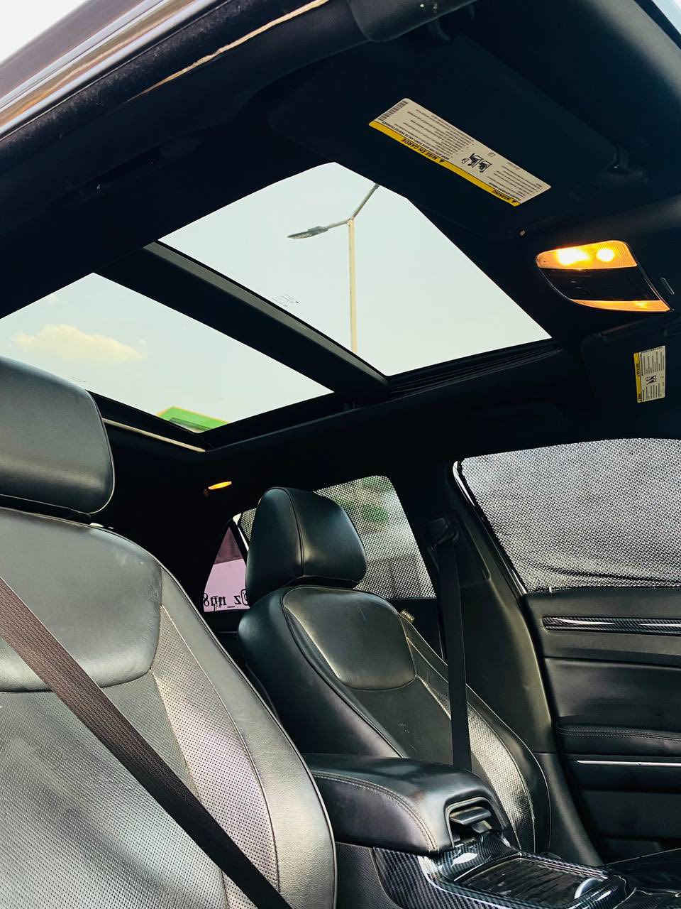 السلام عليكم للبيع اوباما بدون مراوس 
الموديل: 2015  اصل
اللوحة: بغداد باسمي تحويل مباشر
اعلى المواصفات 1/1 شنو بالك بيها 
نضام AWD (فور ويل ملغي دفع خلفي )
المكينة : 6 سلندر 3600 مكينه جديدة 
الضرر : بامريكا بنيد فقط وبلعراق صار طخه بسيطة بالهلال مال جاملغ خلفي ونصبغ يعني قطعتين بيها
العداد: 109 كم
حالة السيارة : جديدة جدا مكفولة من اي عطل اي نقص مابيها جاهزة للاخير مال جناية 
السعر : 185 بيها مجال
للاتصال :***********
