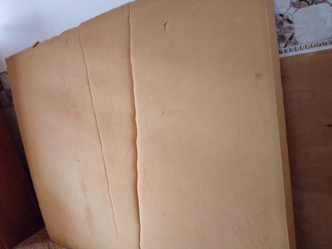 السلام عليكم ورحمه الله وبركاته
غرفه نوم مستعمله نظيفه حيل بيها دوشكا ضغط عالي ابو نفرين 
سعر 900بيها مجال   
الرقم ***********
