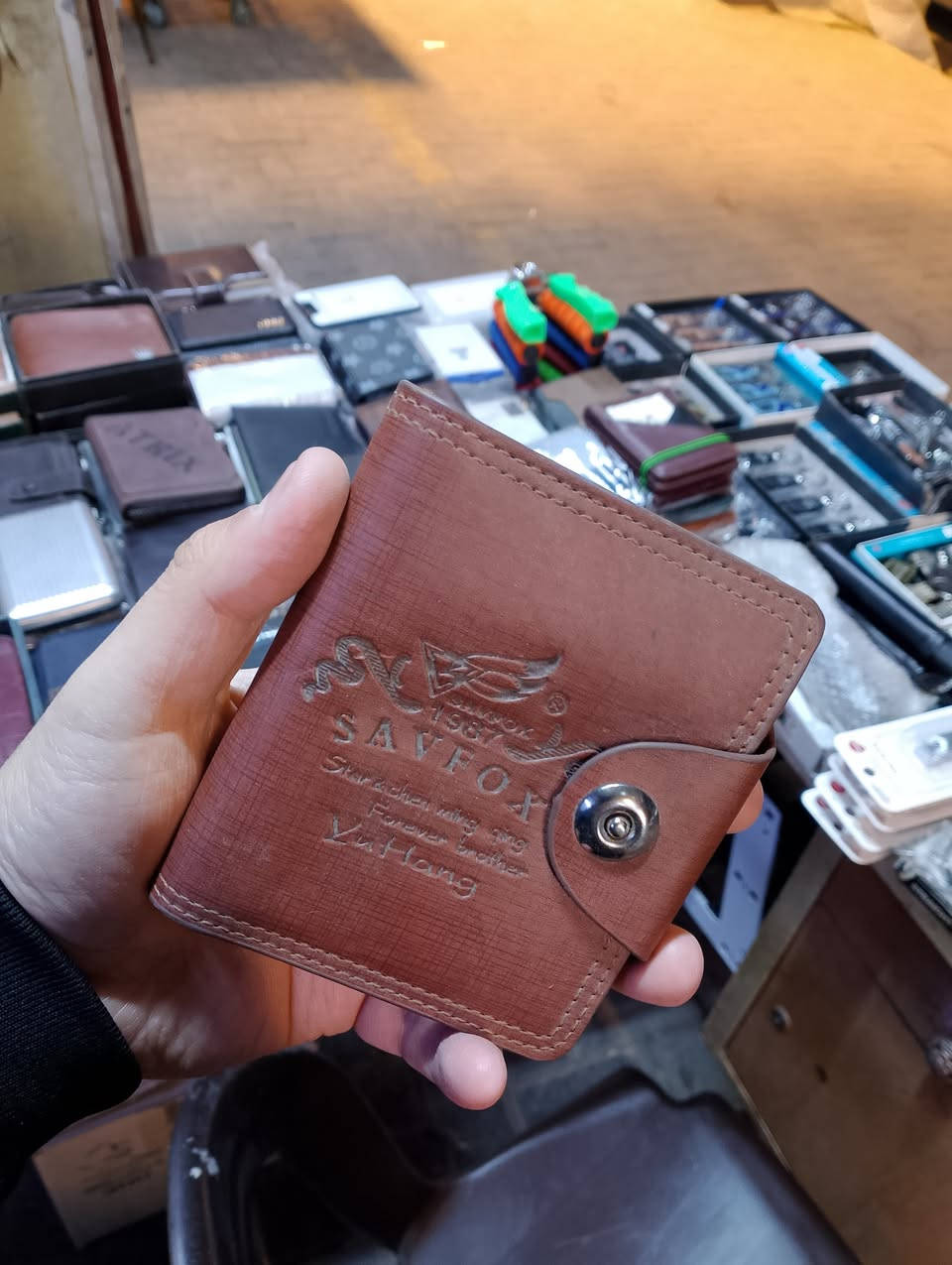 سلام عليكم 
اخوان عندي محافظ للبيع بالجمله مشكل 82 قطعه و كلهن درجه اولى اليحب يخابرني على هذا رقم ***********
