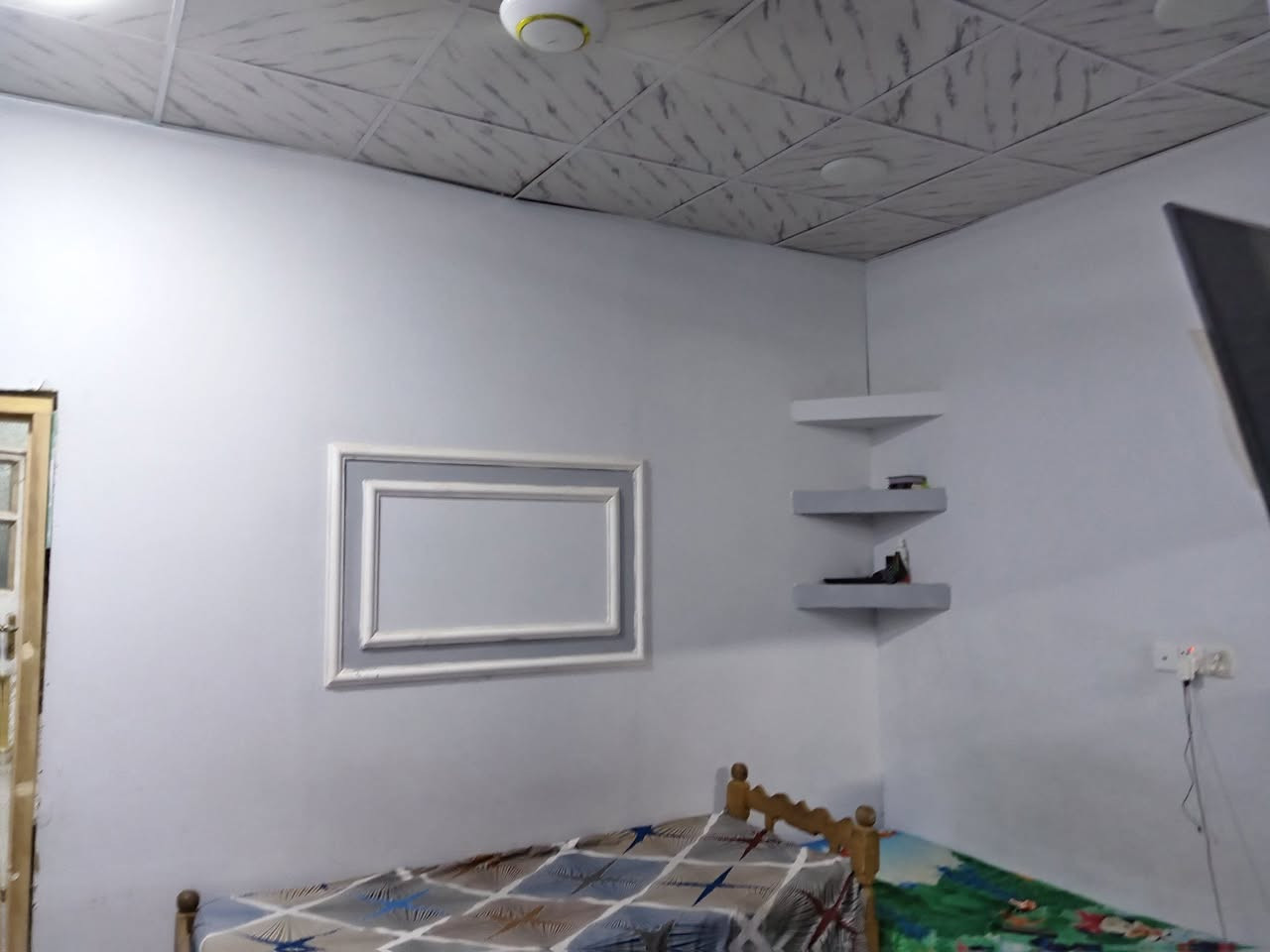 بسم الله الرحمن الرحيم 
--------------------------------------------
موقع المشتمل درب الإمام بعد النافوره
الفرع المجاور المعارض مقابل معرض محمد عباس 
المشتمل مساحته 100
يتكون من :

- غرفة
- مطبخ 
- صالة
استقبال
- صحيات داخليه وخارجيه
وطرمه
—-الطابق الثاني 
يتكون من غرفة وصحيات سويت وصاله

📄 نوع العقار : سند زراعي وماشين معاملة
للاستفسار الاتصال على الرقم *********** 
 السعر 42
