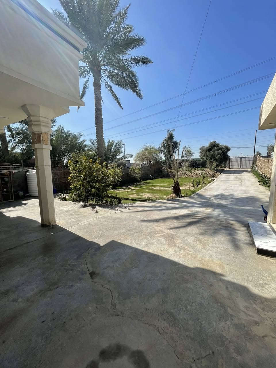 سلام عليكم 
دار للبيع
مساحه 550  متر واقع حال 850  متر طابو زراعي سند 25 عله طابو المحموديه بناء حديث ٣ غرف نوم حمامات 2العنوان  خلف بازين خانه حي الصفاء قرب حولي المحموديه تبليط الباب البيت مدرسه قريبه  بسعر مناسب الاستفسار الاتصال صاحب البيت ***********
