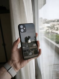 ايفون 11 • ١٢٨ جيجا • بطارية ٧٤٪