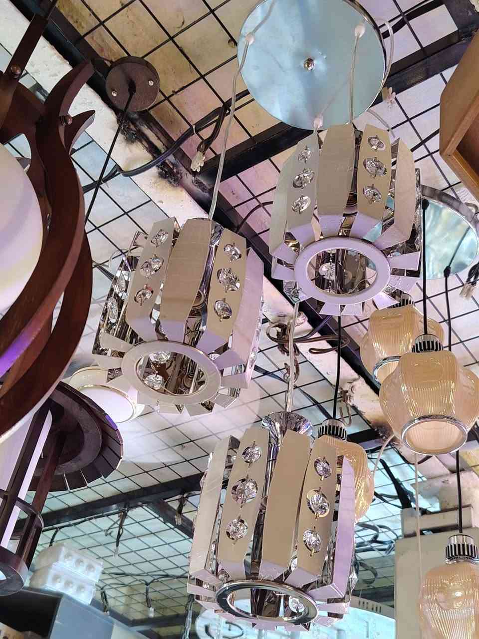 السلام عليكم تعليك خشبي سعر القطعه ١٢٥٠٠ ابراكيت جداري سعر القطعه ١٢٥٠٠ واكو جمله منهن ***********
