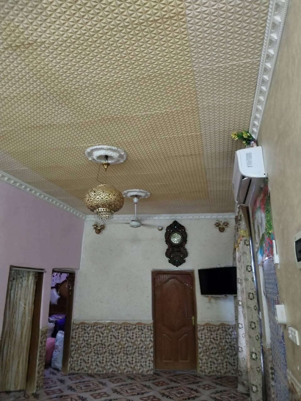 دار سكن للبيـــــــــع في #حي #السراي ٢٠٠متر 
بناء نظيف طابوق  قرب مدرسة رسل الرحمة 👇👇👇👇🗼🗼 #طابو #صرف 

غرفتين وصاله ومطبخ وصحيات واستقبال 👍👍

#السعر٦٥وبيةمجال💠💠
 
#اتصل*********** ☎️☎️☎️
