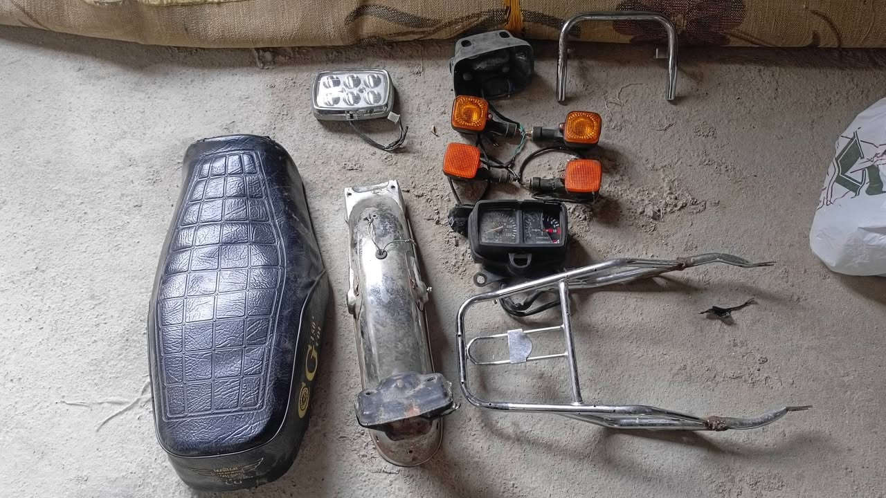 غراض دراجه ايراني قيم واخذ بلي يرضي الله.. المو شراي ليضل يراسل وميشتري ***********
مكاني جلولاء
