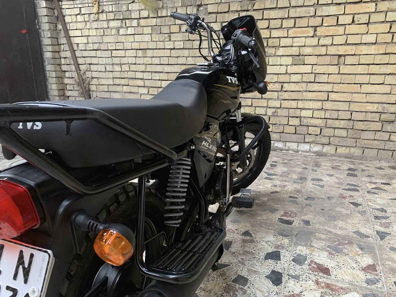 السلام عليكم دراجه TVS HLXموديل 2023 مرقم بغداد رقم إنكليزي نازله من الشركه شهر 2025/8 العنوان مدينه الصدر للاستفسار ***********
