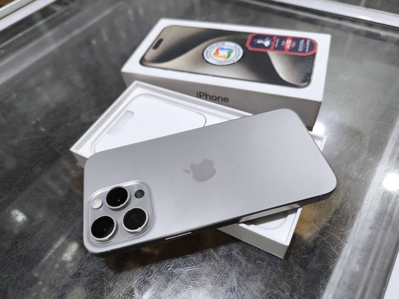 ايفون15برو ماكس
ماستر شرق اوسط 
مكفول كفاله عامه 
بطاريه 88
السعر1100وبي مجال
***********
