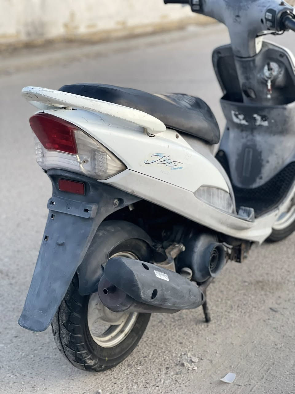 السلام عليكم

ماكس منغولي دراجه نضيفه كارتون 

لايت امامي لايت خلفي اشاير سكن 

كلها شغاله مكينه ناعمه ونضيفه ومامفتوحه 

كفرات ختم واحد 

السعر ٦٠٠ 

مكاني ناصريه مركز 

موبايل ‭***********
