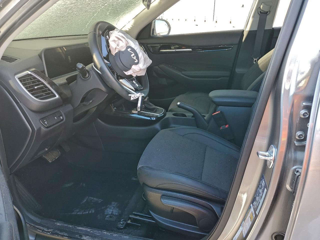 السلام عليكم
كيا سلتوز S مديل 2025  

كص جديد سياره بل شحن بعده. 

سعر واصل عقبه. 125 

تواصل /***********
