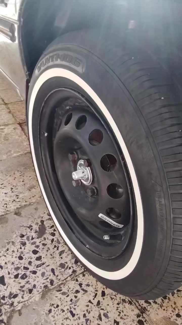 سلام عليكم وبل ستره ستيشن مديل ٩٢ للبيع سياره بسمي بلاديه مكينه وكير خير من الله سعر30 وبها مجال متواجد فيس ورقم الهاتف  ***********
