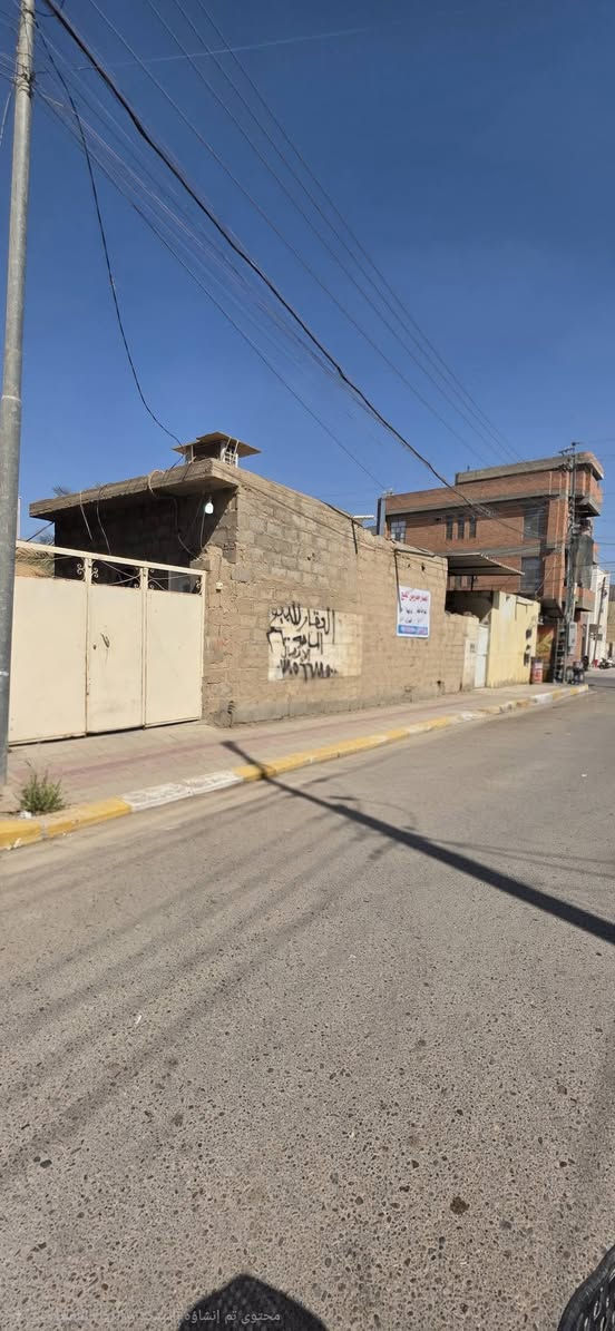 عقار ركن معروض للبيع الواقع في شارع الاسكان القديم مجاور اسواق الفجر البيت ركن والموقع تجاري يتكون العقار من مشتمل و (10 محلات مستأجرة بالكامل على واجة شارع الاسكان ) المساحة(600م) الواجة (30 م) النزال (20 م)  الاستفسار مراسلة الرقم ***********
