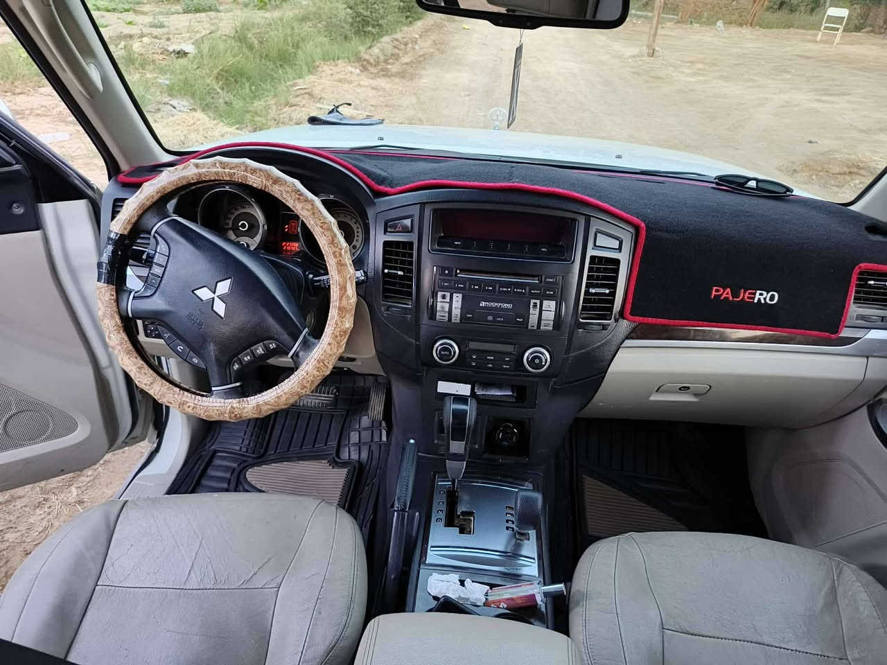 السلام عليكم
مراوس فقط اريد جاجر. ***********
باجيرو حبتور 2014 والمواصفات معروفه سياره نظيفه بيها شخط فقط في الجاملغ الأيمن صغير
