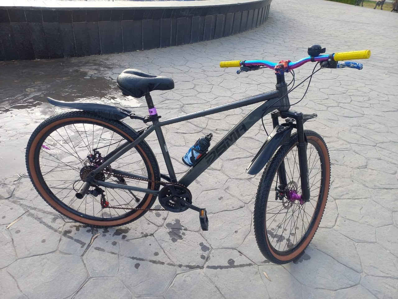 السلام عليكم
بايسكل للبيع 
حجم ٢٩ بريكات دسك 
وايرات دفن رايدة قفل 140 مكاني بغداد الحبيبية
رقم الهاتف ***********
