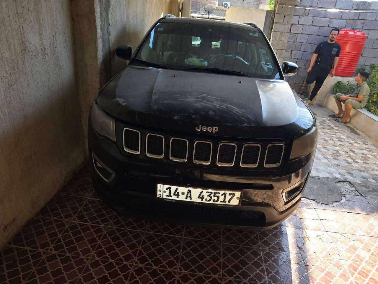 السلام عليكم سيارة جيب كومباس فور ويل موديل ٢٠٢٠ اللون اسود سنويه لغاية ٢٧ جاهزه كير ومحرك وتبريد مكاني البصره رايده شده رقم الهاتف ***********
