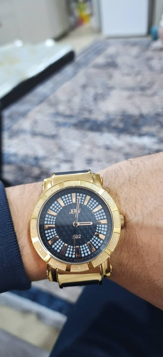 ساعة اصلية مختمة فول ١٢ الماسة جتني هدية واريدها ب١٥٠ الف يرادلها باتري فقط ***********
