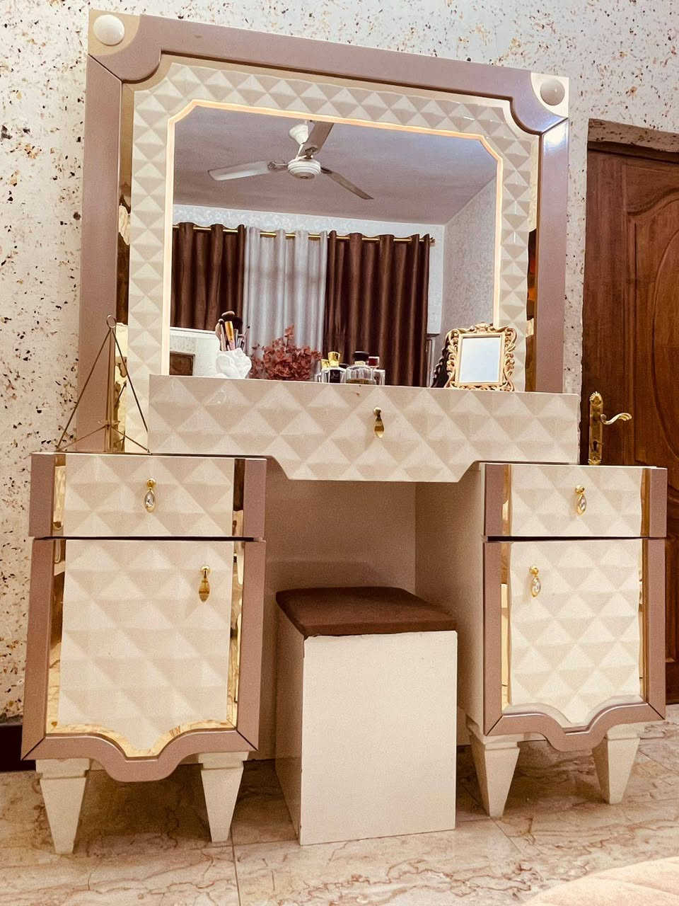 غرفه تركيه 8 قطع اناره سرير صوميا خشب . بغداد اي استفسار خاص


**إذا كنت صاحب هذا الإعلان وتريد حذفه لأي سبب، رجاءا أرسل رسالة إلى الدعم الفني**