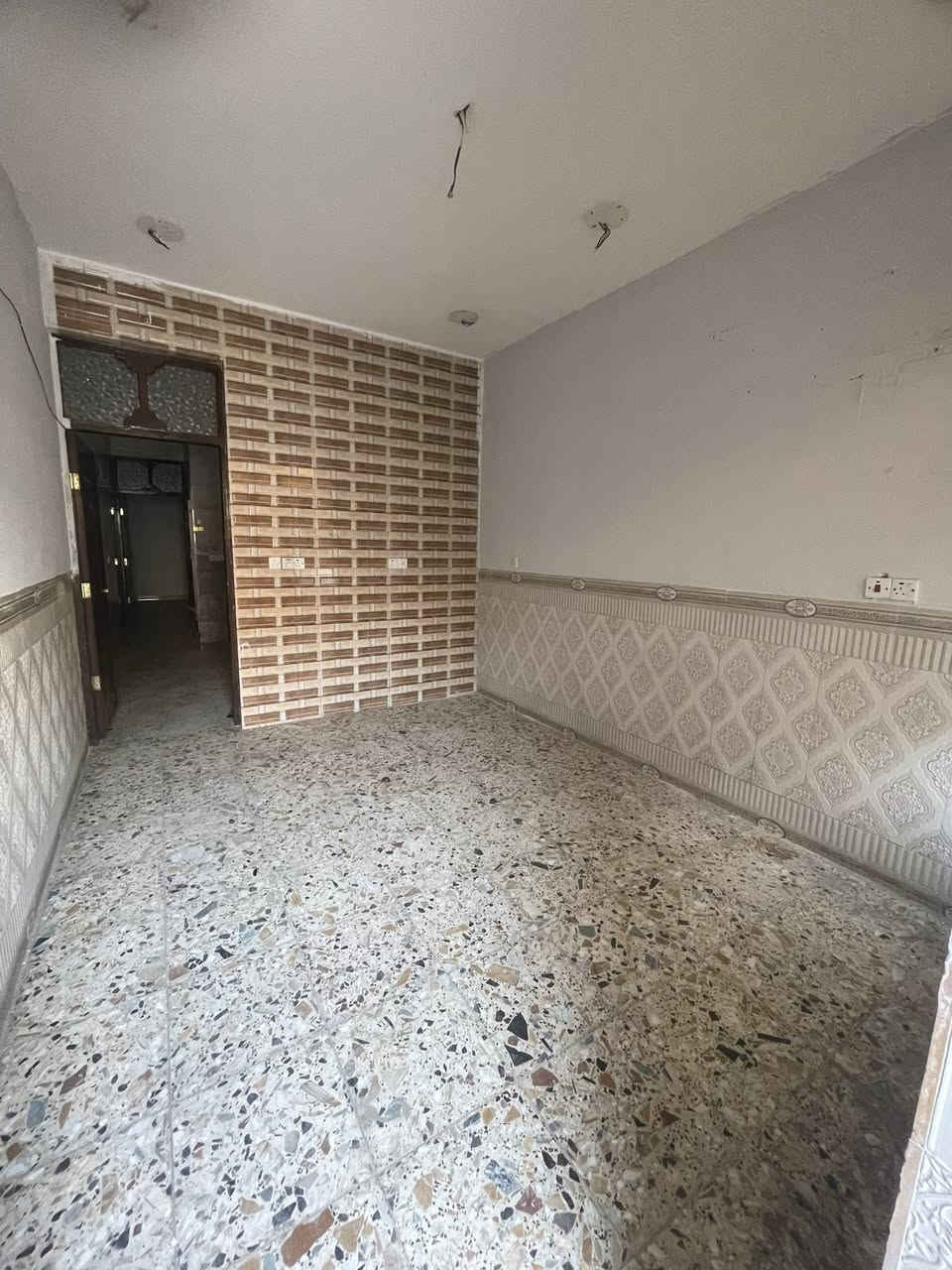 🏠بيت للبيع 🏠158وبي مجال بسيط ❤️🙏🏻
📍الموقع/الشعب خلف نادي العربي قرب عيادة الأسنان 

📌المساحة/50متر (موقع جيد جدا .بناء جيد)

محتويات ال🏠بيت/كراج صغير.استقبال.مطبخ حار بارد.غرف نوم عدد(3).صحيات عدد(2).بيتونه.سطحين

📍عنوان المكتب /شارع الأسواق المركزيه قرب مسبح الشعب

📞*********** محمد صگبان

📞*********** سيد عباس

ملاحظة / العنده عقار 🏡 للبيع او بيت للايجار  ويريد يبيع او ايجاره دزونه كافة التفاصيل العقار مع ذكر السعر ورقم التلفون ☎️وان شاء الله باقرب وقت
