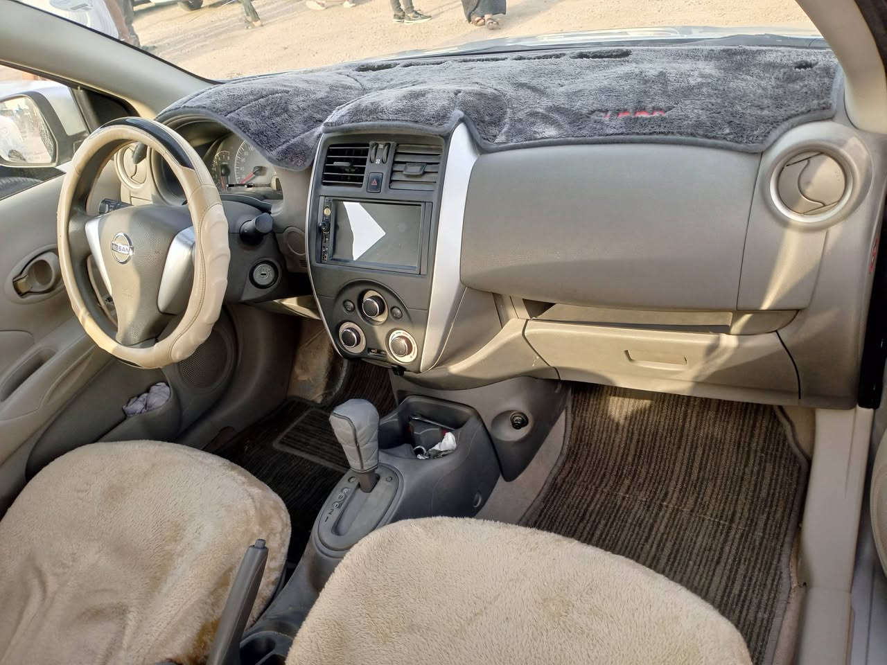 السلام عليكم
نيسان صني هندي ابليته زرقاء وأرد خليجي 
موديل 23 سنويه 30،،،، وكالة بسمي سعر 112
بيهه صبغ مداكر خلفي مع باب خلف السائق 
العنوان أبي الخصيب الصنگر *********** واتساب موجود تحياتي للجميع
