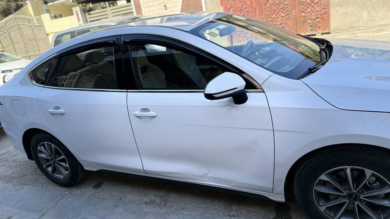 Byd 2025
ماشية20الف  
رقم بغداد سنوية جديد
بيها ضربة اثر دراجه موضحه بالصورة وكسرة بسيط في المازده مثل ماموضح بالصور 
العنوان بغداد العلاوي 
السعر 18مليون و500 الف دنيار عراقي وبيها مجال بسيط 
***********
