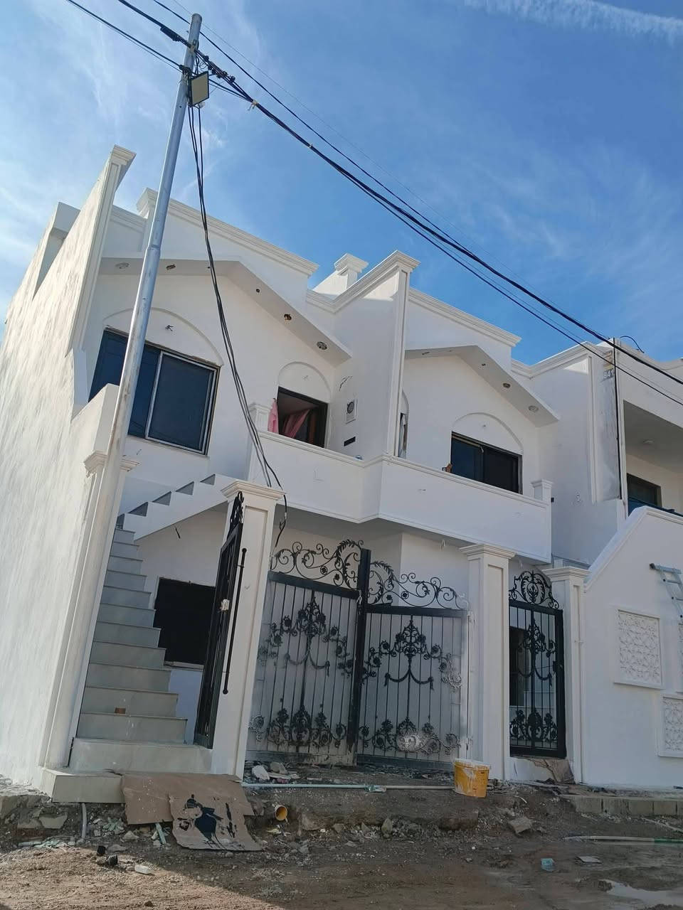 صباغ بيوت بسعر مناسب بيت 100 متر داخلي و خارجي190 الف الغرفه الواحده 25 الف معه تصليح  العمل كركوك اشتغل باليوميه شغل شرط ***********خارجي سعره 100 وتساب هم بيه
