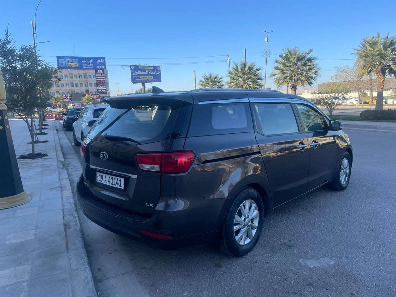 اسلام عليكم للبيع كيا سيدونا
موديل 2016 وارد أمريكي صور الحادث مرفقه بلمنشور 
السيارة جديدة وجاهزة من كلشي رقم كربلاء انكليزي دولي سنويه 2030 
المواصفات 
LX
6V
7راكب كشنات Vip 
3 قطع تبريد كامره دوارة 
كشنات قلاب +كهربائية  
بيبان كهرباء + جنطه كهرباء 
اشاير مري + شفط 
حساسات امامي خلفي 
كامره اماميه + خلفيه 
شاشه  
بعد بيها اهوي مواصفات 
السيارة جديدة وجاهزة من كير محرك تخم تاير تبريد حداديه كله جديد  
السعر 165 وبيها مجال بسيط 
الاستفسار أكثر اتصل // ***********
عنوان السياره كربلاء المقدسة اخون مكلف بنشر بيع فقط
