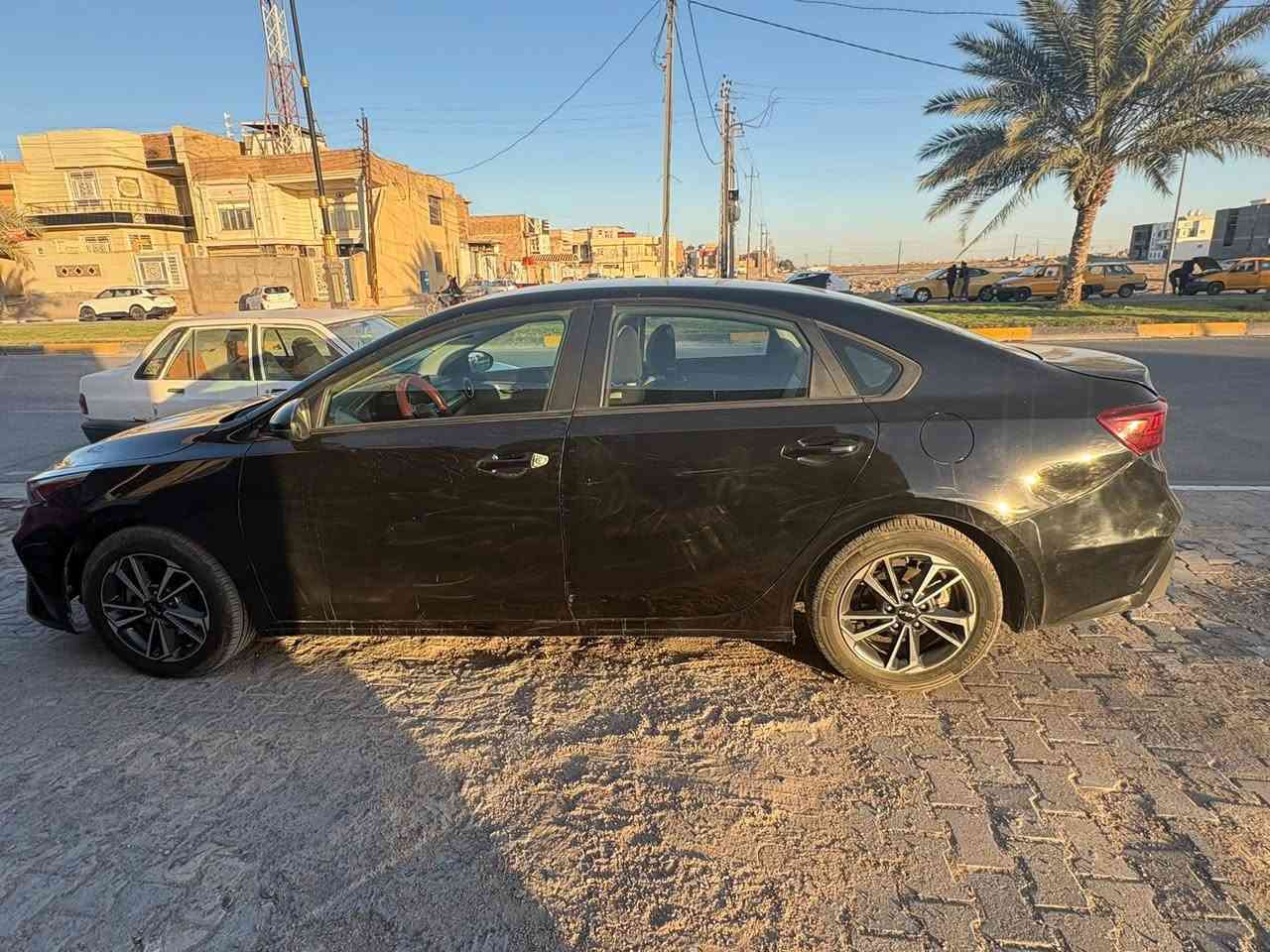 السلام عليكم 
فورتي ٢٠٢٣
جبتها من امريكا ورقمتها 

ضربه سطحية قبق جنطه من امريكا 
بالعراق باب السايق طخه وصلحتها 
السيارة بيها كلير البيبان جهه اليمين والجاملغ الخلفي
بدون معجون بدون صبغ فقط كلير  من امريكا

بدون دواخل بدون ايرباك
تخم تاير جديد 
حداديه جديده
منظومه تبريد جديده كامله بدون نقص 
السيارة كامله كلها واي نقوصات ما بيها 
دواخل نظيفه ما بيها ملاحظات 
محرك كير مكفولات  

السعر 135 قابل للتفاوض 
مكان السيارة كربلاء 
***********
