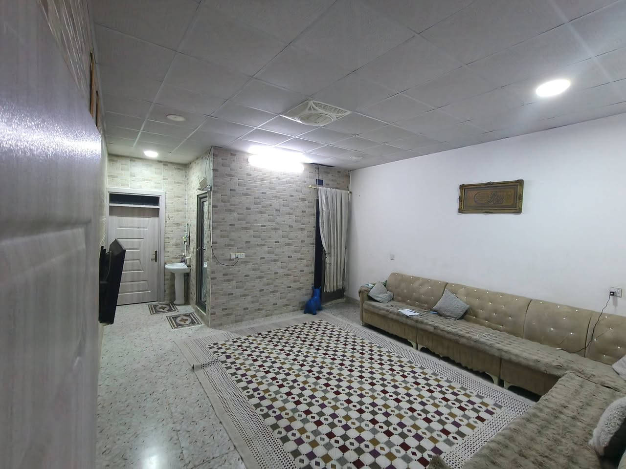 بيت 100 متر طابق ونص20×5 طابو
بناء حديث 
واجهة الشمس 
غرفتين نوم صالون ومطبخ صيحات داخليه وخارجيه 
عنوان كركوك سايدين دائرة الاستخبارات خلف صيدلية فيتامين فرع اعلانات خيال
***********
