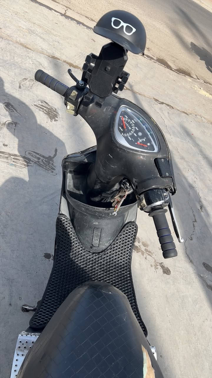 السلام عليكم خواتي دراجة ماكس عدلة مفتوح بس فتحت خارج العراق الدراجة على يديي كابريتر تجاري سلف تجاري دشبول تجاري باقي الدراج  زين بيه بدايت  كلجات بس يمشنك سنة غير هذا افحص بيدك وشوف  سعره 650 الف وبيه مجال للطيبين مكاني البياع رقمي ***********
