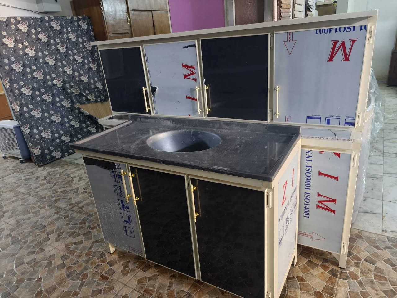 سلام عليكم تم وصول بضاعه جديده من كاونترات مستخدمه الامكنسه الاكهربائيه طبلات طباخات جديده ثلاجات جميع الاثاث الامستخدم الاجديد متوفر في معرض اثاث ثامر الزين بسعار جدن مناسبه بسسب شهر رمضان مبارك (الاعنوان تكريت القادسيه قطعه ٥٠٠مجمع الطبي ) الاستفسار وتساب او خط ***********
