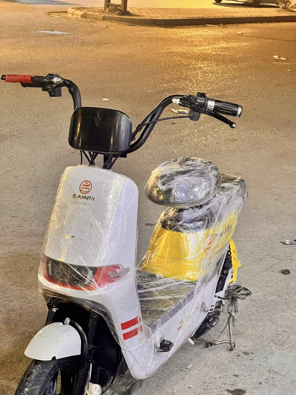 سلام عليكم دراجه شحن البيع دراجه نضيفه
مستخدمه صالها شهرين 
التقبيطه مال الشحن 20 كيلو لا تخلص 
مكان ناصريه قضاء الدوايه 
السعر 250 وبيها مجال الشراي 
إلا تصال ‭0785 583 1261‬
