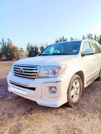 لاند كروزر • موديل ٢٠١٤ • ماشي ١٧٠٠٠٠