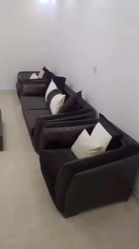 قنفە مستعمل جدید با بیە ای مشکلە سعر 550د.ع بیە مجال رقم موبایل  07706...