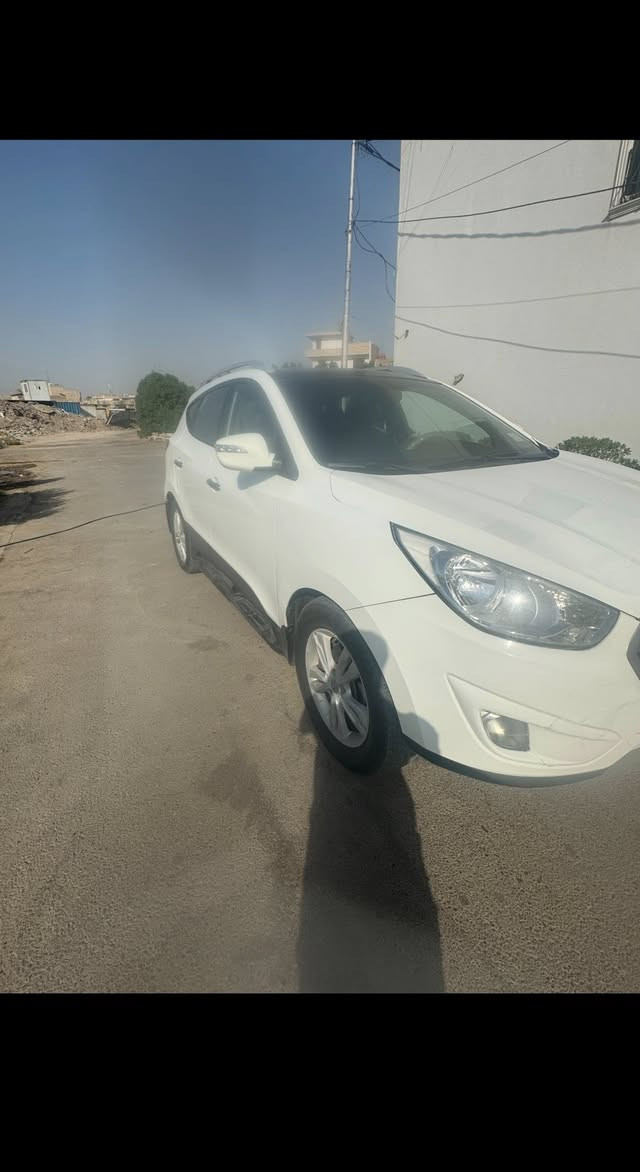 السلام عليكم توسان خليجي مديل 13 فول ما عده البصمه كير مكينه مكفولات سونرها بل منشور ماشيه 157 مكلف بل نشر تصل عله صاحب سياره ***********
