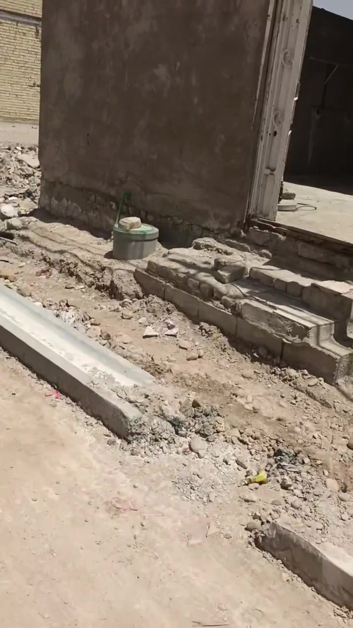 ايجار ب150 الف بالشهر البيت فارغ بي خط سحب والتفاصيل بالفيديو رقم وتساب *********** 
منطقة خضراء الدسيم فرع ابو سمير الدراجي ابو الاسواق

