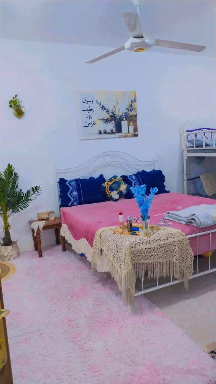 دار مساحته 135 متر يحتوعي على
غرفتين
3*4
و4*5
هول 4*5
مطبخ 4*5
مع صحيات داخليه ومخزن خلفي 
عقد بلدية 320 مشمول تطويب
السعر المطلوب 55 وقابل للتفاوض 

للتواصل ***********
