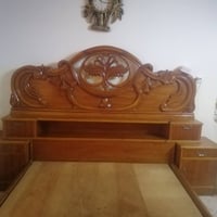 تخت وميز مراية وزاوية  شغل درجة اولي ونظيف  السعر 300الف قفل   للتواصل...