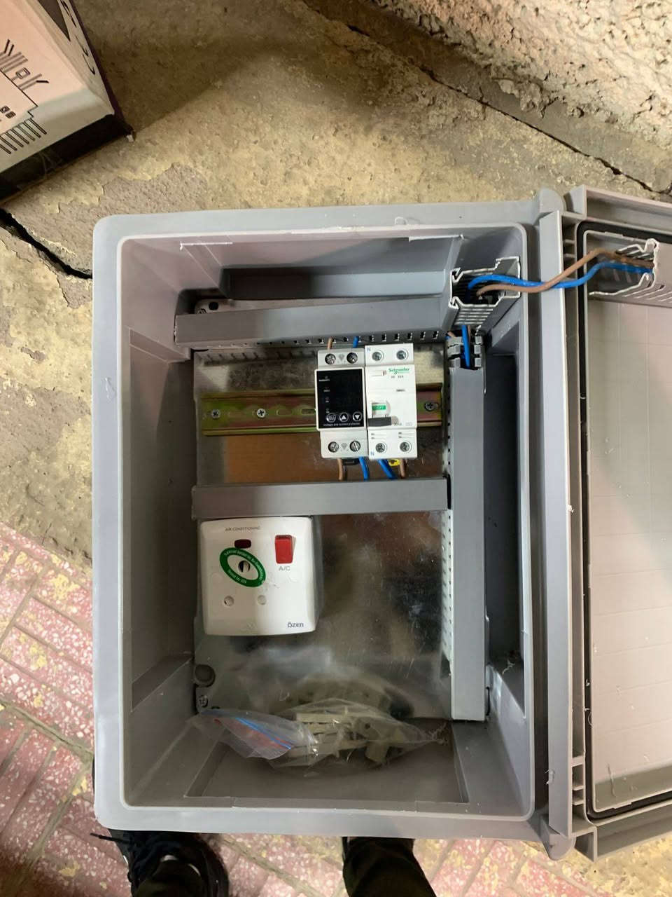 السلام عليكم عمل بورد شحن BYD حسب الطلب للتواصل ***********
