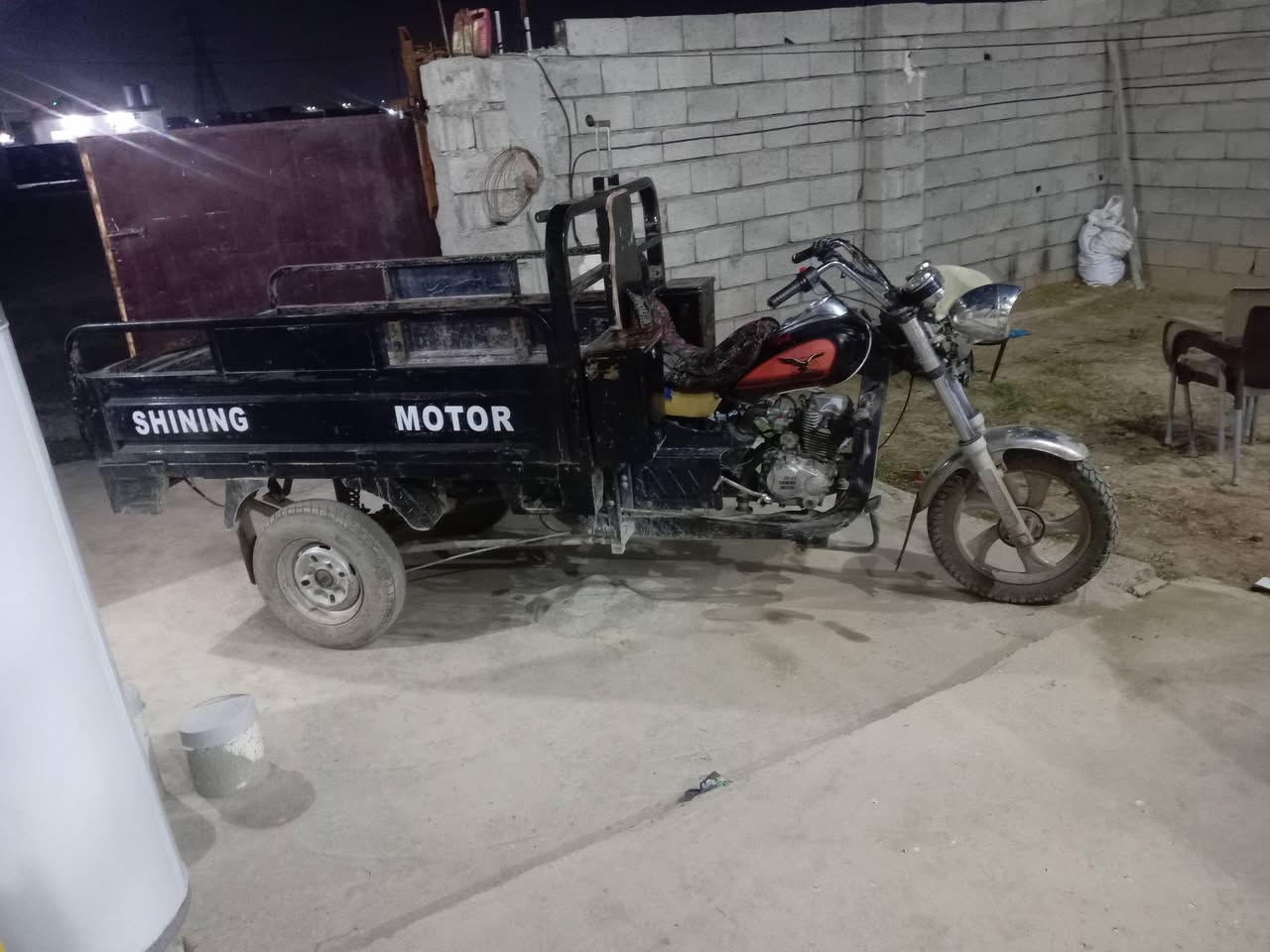 سلام عليكم ستوته للبيع موديل 21منفيس وبليته كهربائيات كلها شغاله فحل عالي بس بيها انمره اثاني وثالث يفلتن اسعر مليون و600وبيها مجال ***********
